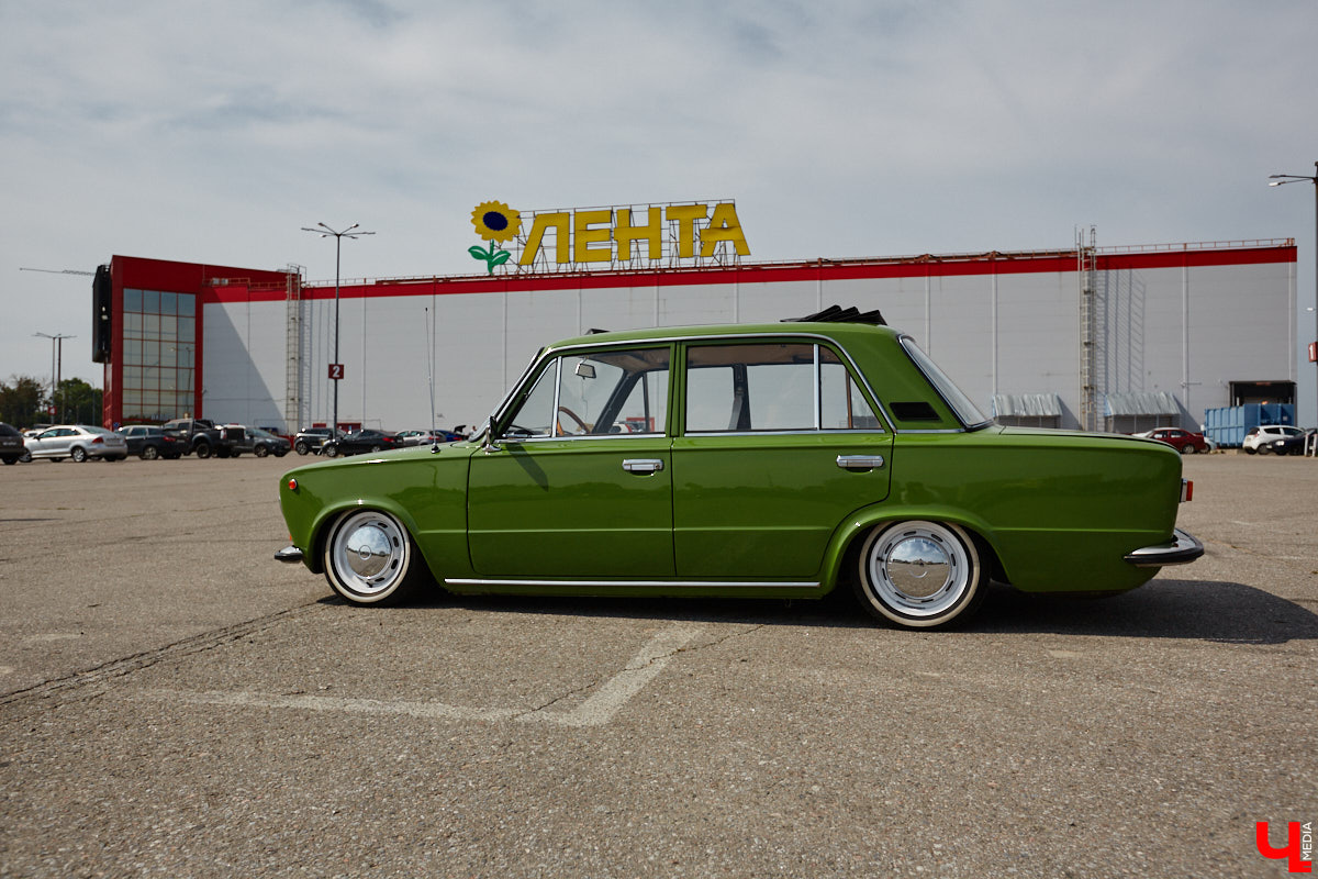 О собственной «копейке» Илья Карташов грезил с детства. Так в его гараже появились «жигули» 1976 года. По прошествии 12 лет автомобиль не узнать — в преображение четырехколесного товарища владимирец вложил немало сил. О своем пути к машине мечты ее владелец поведал «Ключ-Медиа».