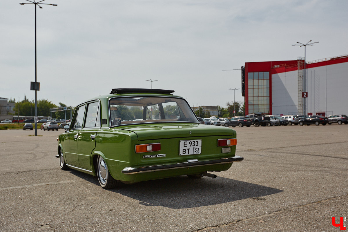 О собственной «копейке» Илья Карташов грезил с детства. Так в его гараже появились «жигули» 1976 года. По прошествии 12 лет автомобиль не узнать — в преображение четырехколесного товарища владимирец вложил немало сил. О своем пути к машине мечты ее владелец поведал «Ключ-Медиа».