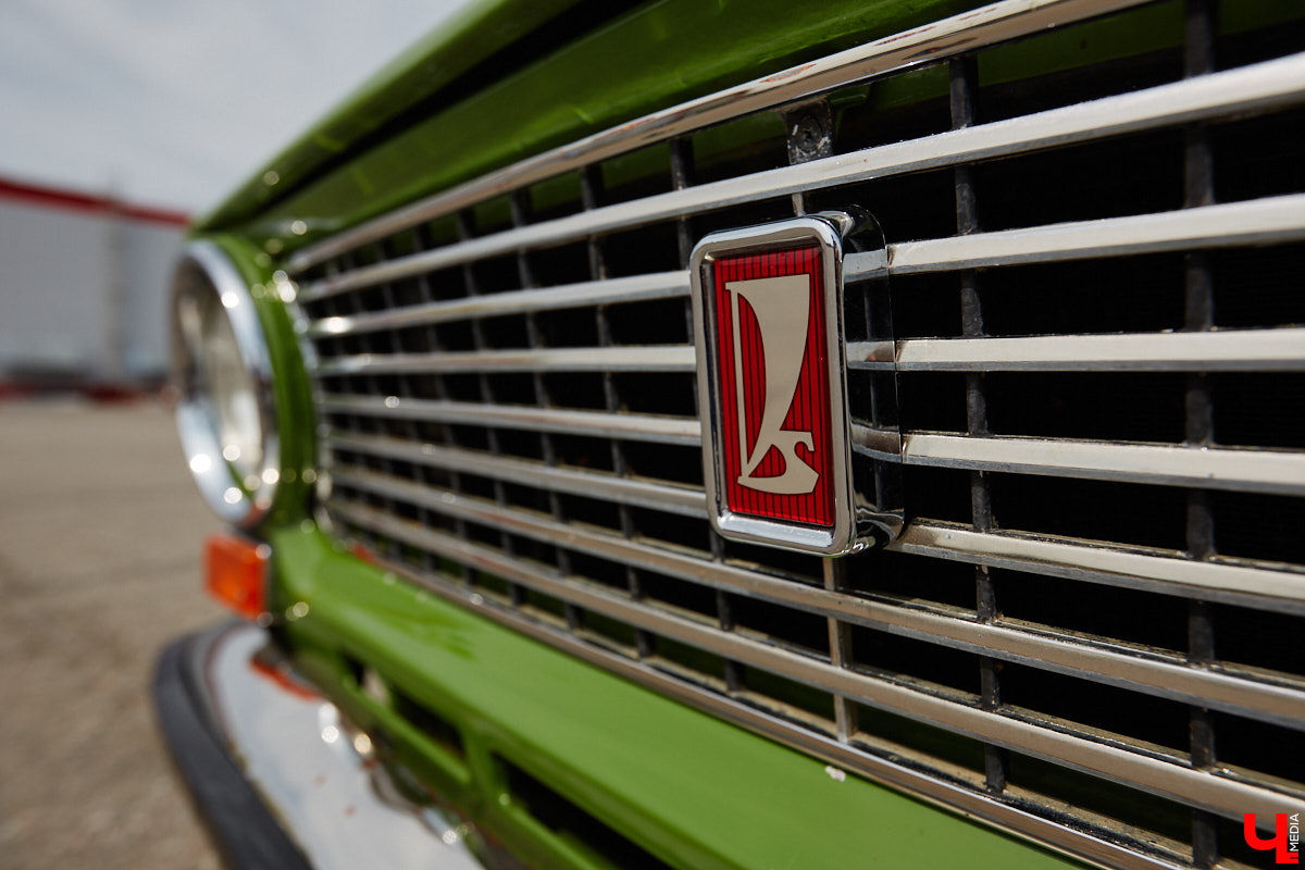 О собственной «копейке» Илья Карташов грезил с детства. Так в его гараже появились «жигули» 1976 года. По прошествии 12 лет автомобиль не узнать — в преображение четырехколесного товарища владимирец вложил немало сил. О своем пути к машине мечты ее владелец поведал «Ключ-Медиа».