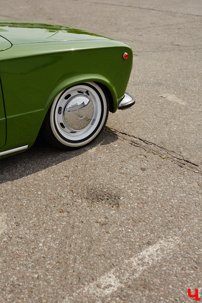 О собственной «копейке» Илья Карташов грезил с детства. Так в его гараже появились «жигули» 1976 года. По прошествии 12 лет автомобиль не узнать — в преображение четырехколесного товарища владимирец вложил немало сил. О своем пути к машине мечты ее владелец поведал «Ключ-Медиа».