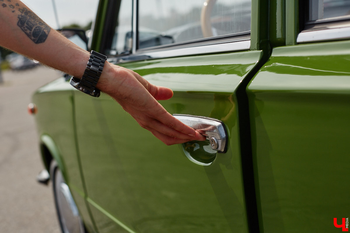 О собственной «копейке» Илья Карташов грезил с детства. Так в его гараже появились «жигули» 1976 года. По прошествии 12 лет автомобиль не узнать — в преображение четырехколесного товарища владимирец вложил немало сил. О своем пути к машине мечты ее владелец поведал «Ключ-Медиа».