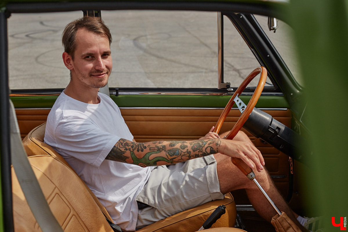 О собственной «копейке» Илья Карташов грезил с детства. Так в его гараже появились «жигули» 1976 года. По прошествии 12 лет автомобиль не узнать — в преображение четырехколесного товарища владимирец вложил немало сил. О своем пути к машине мечты ее владелец поведал «Ключ-Медиа».