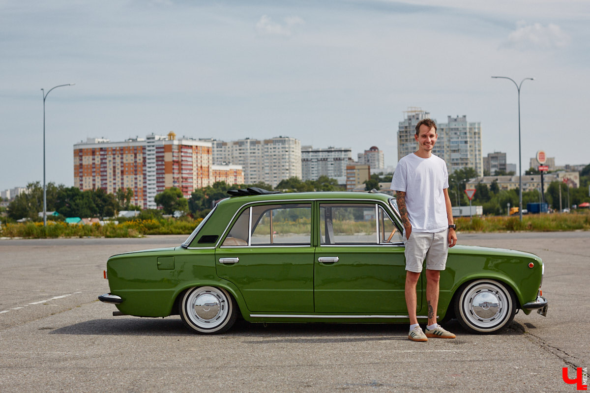 О собственной «копейке» Илья Карташов грезил с детства. Так в его гараже появились «жигули» 1976 года. По прошествии 12 лет автомобиль не узнать — в преображение четырехколесного товарища владимирец вложил немало сил. О своем пути к машине мечты ее владелец поведал «Ключ-Медиа».