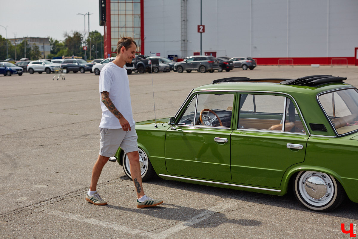 О собственной «копейке» Илья Карташов грезил с детства. Так в его гараже появились «жигули» 1976 года. По прошествии 12 лет автомобиль не узнать — в преображение четырехколесного товарища владимирец вложил немало сил. О своем пути к машине мечты ее владелец поведал «Ключ-Медиа».