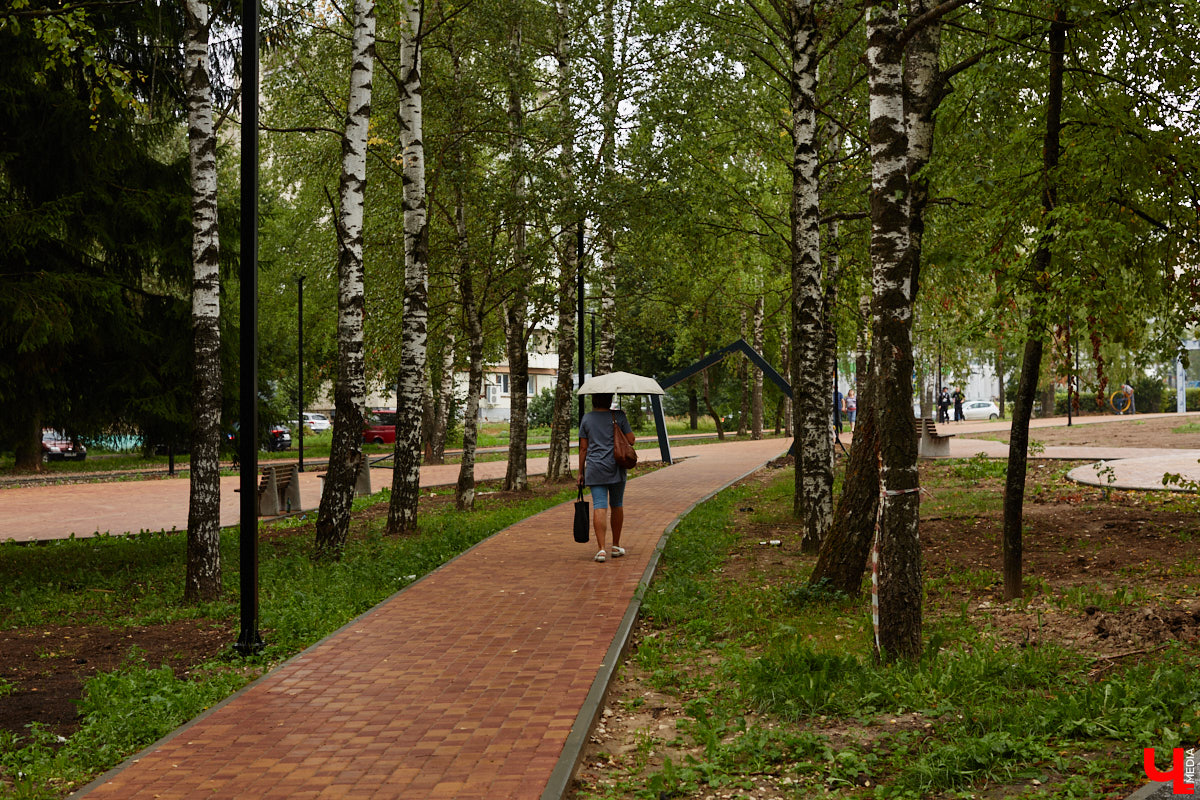 Во Владимире продолжается благоустройство бульвара Художника Иванова. Проект несколько раз трансформировался, но этой весной его наконец начали воплощать в жизнь. И первые изменения уже можно увидеть своими глазами.