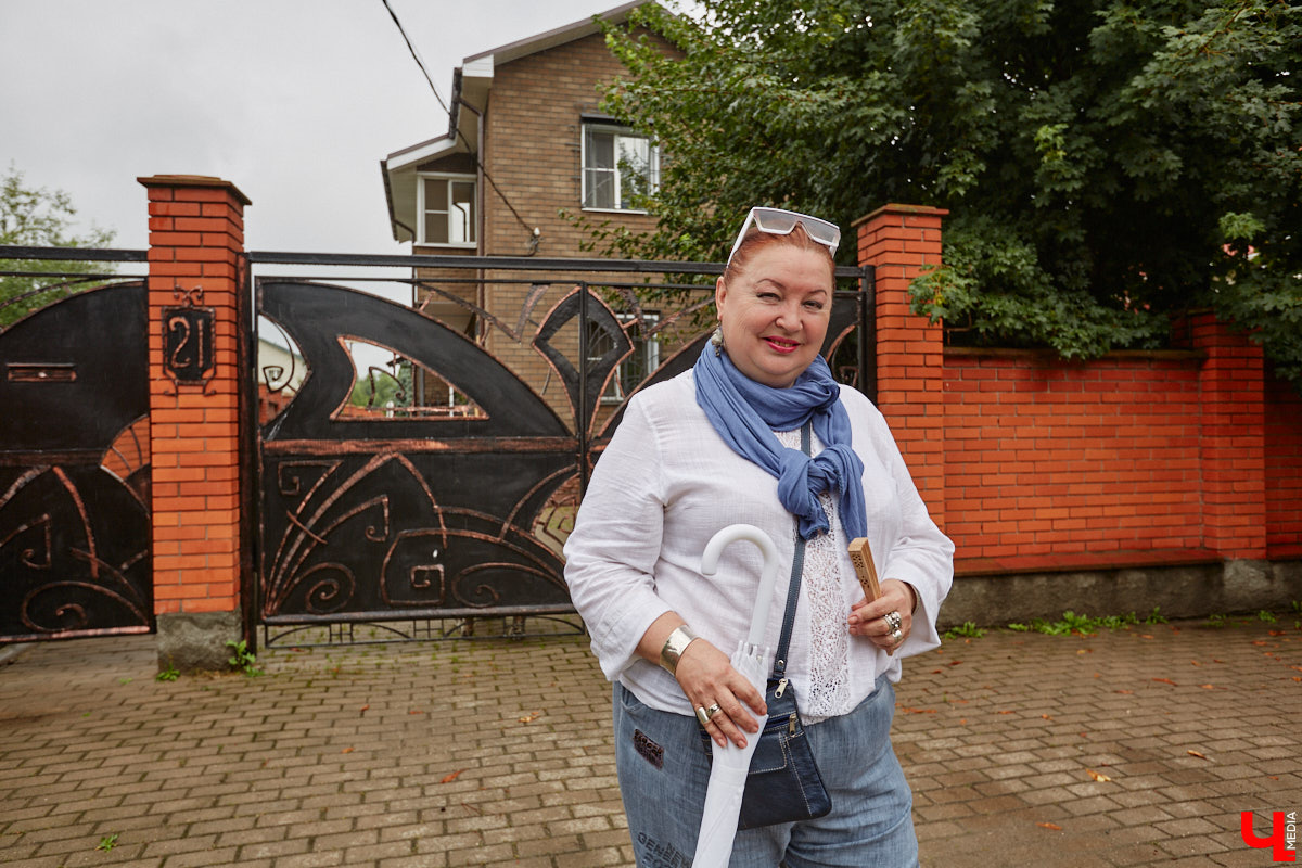 Юлия Лобова знает Пиганово от и до. Она приехала сюда с Урала в четырехлетнем возрасте. Жила в пятиэтажке с родителями, потом построила с мужем дом, вырастила двоих детей, теперь воспитывает внуков. Городской микрорайон менялся на ее глазах. Каким он был полвека назад, владимирский искусствовед рассказала «Ключ-Медиа».