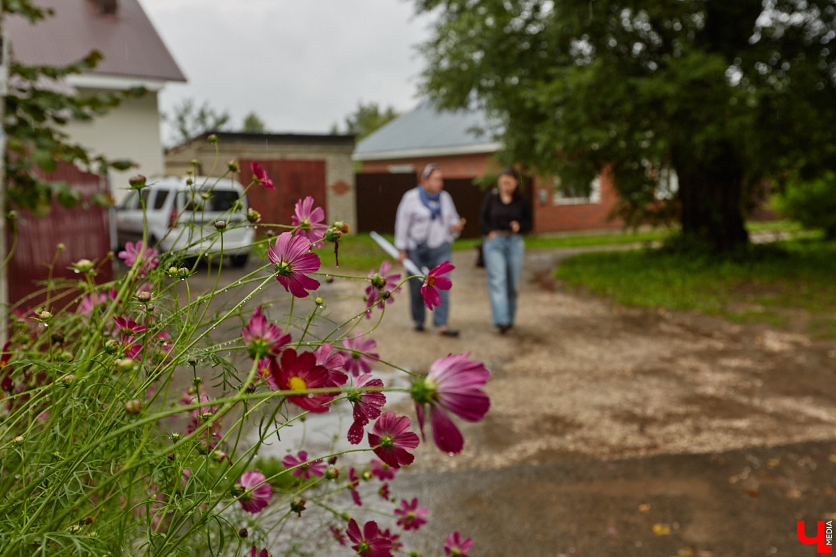 Юлия Лобова знает Пиганово от и до. Она приехала сюда с Урала в четырехлетнем возрасте. Жила в пятиэтажке с родителями, потом построила с мужем дом, вырастила двоих детей, теперь воспитывает внуков. Городской микрорайон менялся на ее глазах. Каким он был полвека назад, владимирский искусствовед рассказала «Ключ-Медиа».