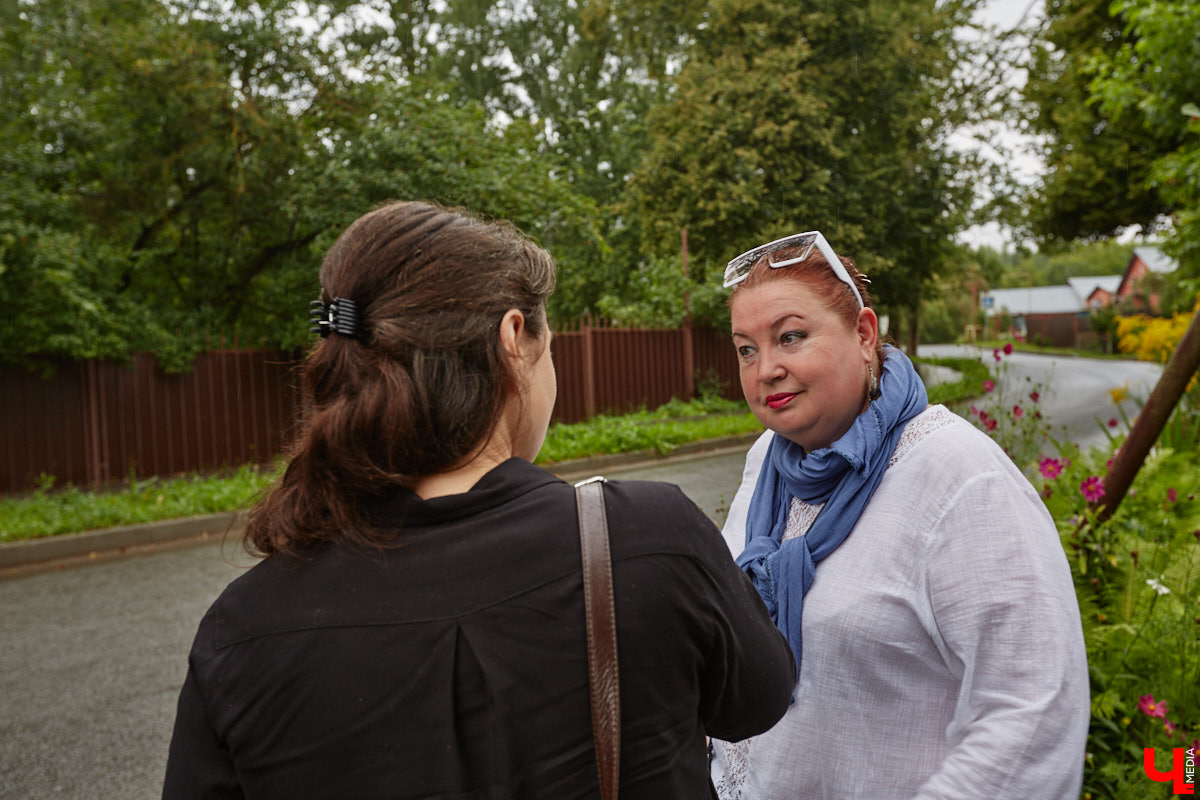 Юлия Лобова знает Пиганово от и до. Она приехала сюда с Урала в четырехлетнем возрасте. Жила в пятиэтажке с родителями, потом построила с мужем дом, вырастила двоих детей, теперь воспитывает внуков. Городской микрорайон менялся на ее глазах. Каким он был полвека назад, владимирский искусствовед рассказала «Ключ-Медиа».