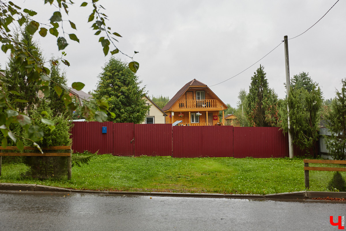 Юлия Лобова знает Пиганово от и до. Она приехала сюда с Урала в четырехлетнем возрасте. Жила в пятиэтажке с родителями, потом построила с мужем дом, вырастила двоих детей, теперь воспитывает внуков. Городской микрорайон менялся на ее глазах. Каким он был полвека назад, владимирский искусствовед рассказала «Ключ-Медиа».