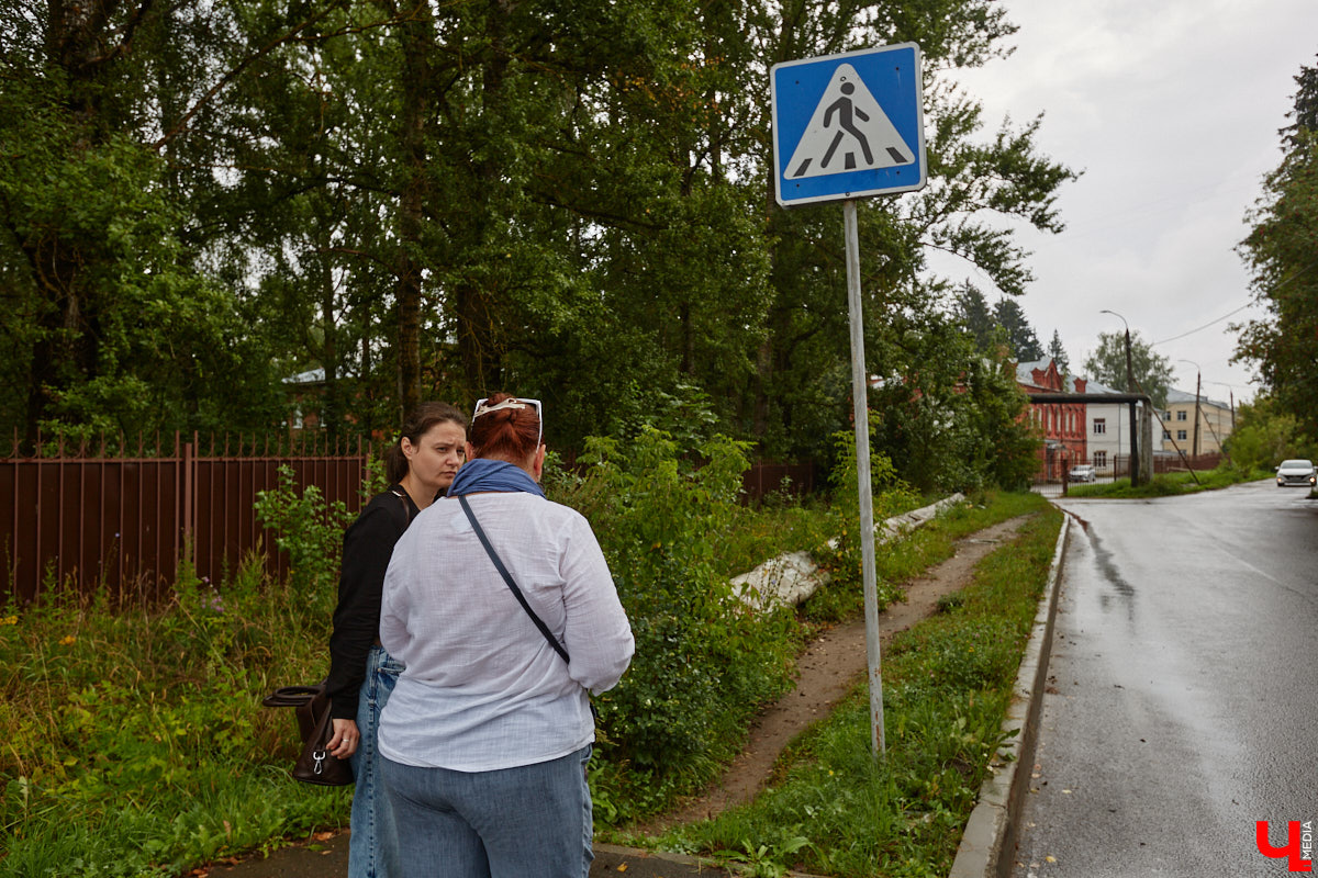 Юлия Лобова знает Пиганово от и до. Она приехала сюда с Урала в четырехлетнем возрасте. Жила в пятиэтажке с родителями, потом построила с мужем дом, вырастила двоих детей, теперь воспитывает внуков. Городской микрорайон менялся на ее глазах. Каким он был полвека назад, владимирский искусствовед рассказала «Ключ-Медиа».