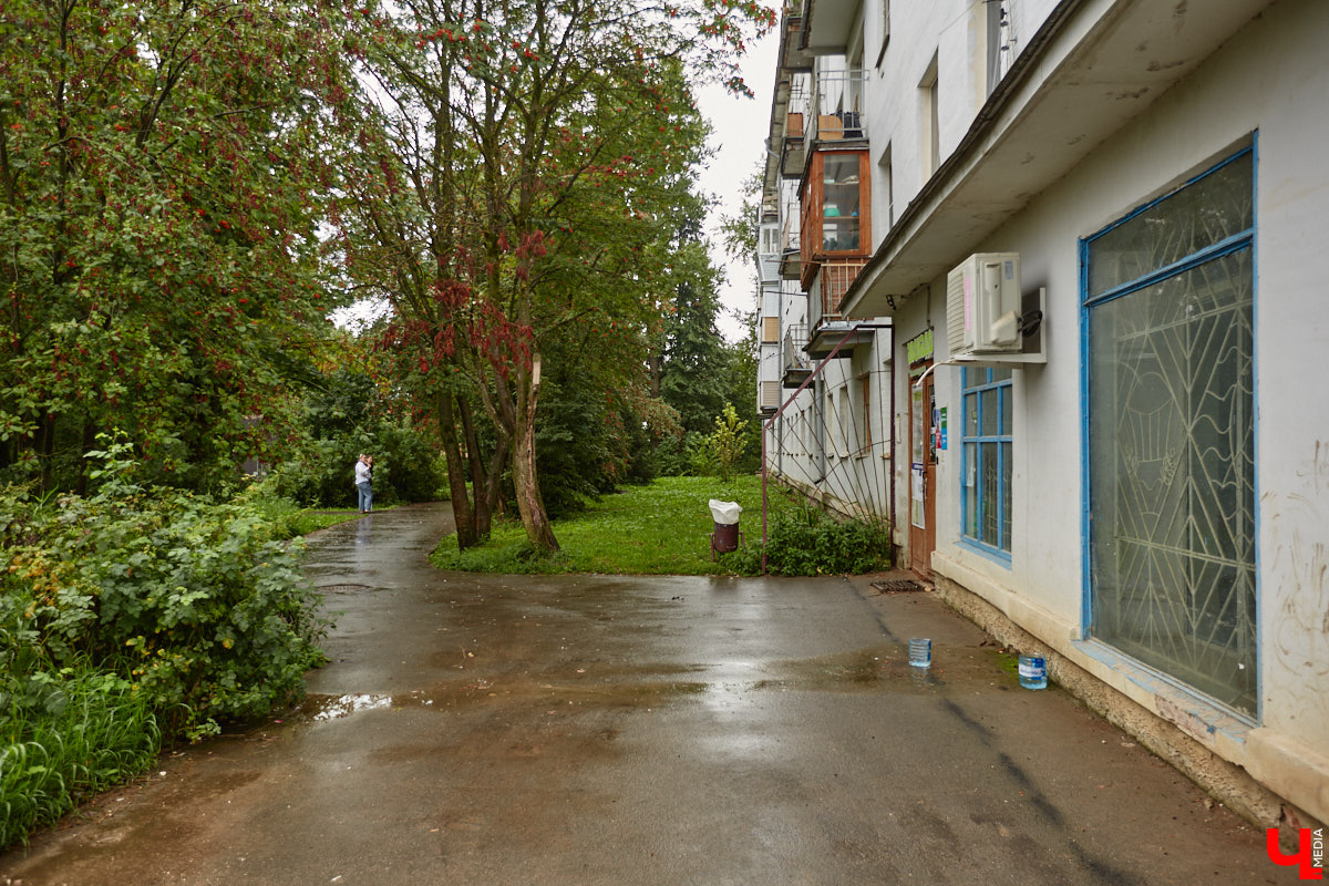 Юлия Лобова знает Пиганово от и до. Она приехала сюда с Урала в четырехлетнем возрасте. Жила в пятиэтажке с родителями, потом построила с мужем дом, вырастила двоих детей, теперь воспитывает внуков. Городской микрорайон менялся на ее глазах. Каким он был полвека назад, владимирский искусствовед рассказала «Ключ-Медиа».