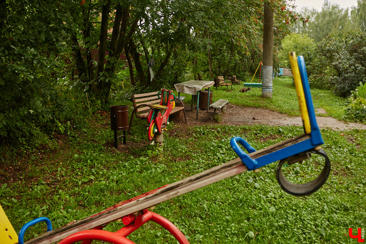 Юлия Лобова знает Пиганово от и до. Она приехала сюда с Урала в четырехлетнем возрасте. Жила в пятиэтажке с родителями, потом построила с мужем дом, вырастила двоих детей, теперь воспитывает внуков. Городской микрорайон менялся на ее глазах. Каким он был полвека назад, владимирский искусствовед рассказала «Ключ-Медиа».