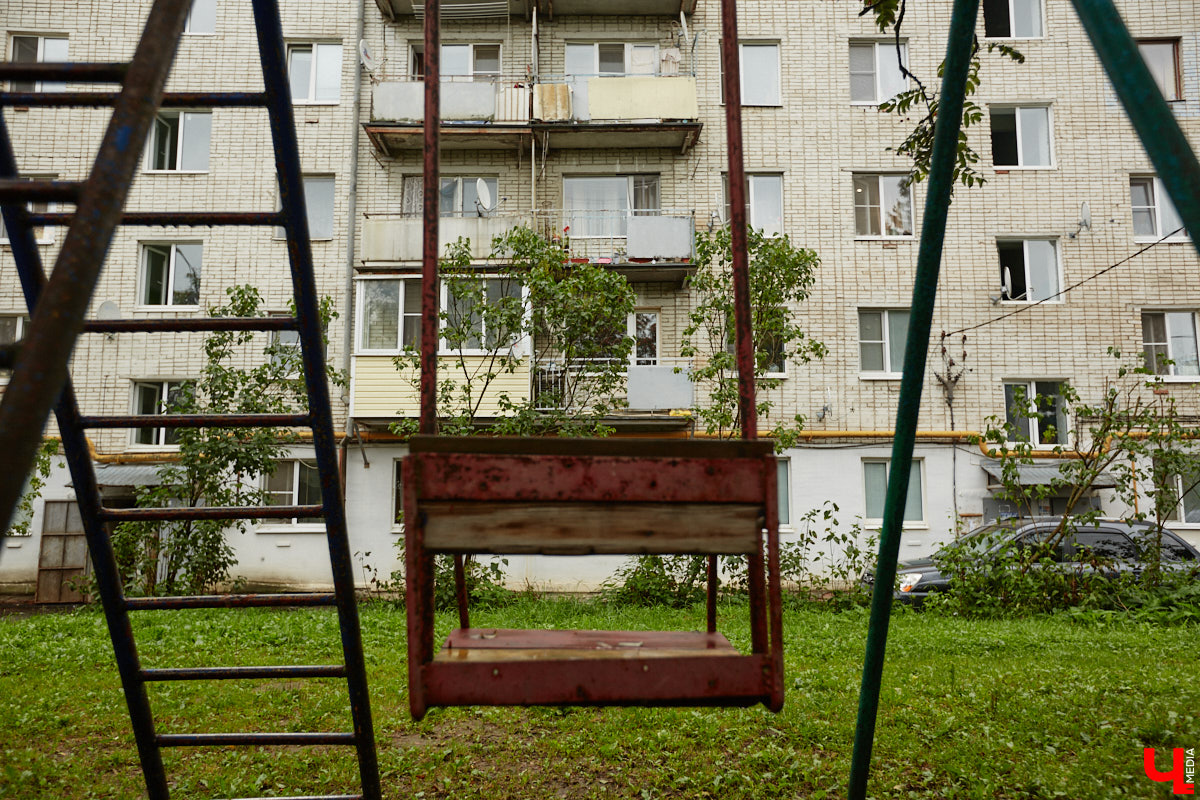 Юлия Лобова знает Пиганово от и до. Она приехала сюда с Урала в четырехлетнем возрасте. Жила в пятиэтажке с родителями, потом построила с мужем дом, вырастила двоих детей, теперь воспитывает внуков. Городской микрорайон менялся на ее глазах. Каким он был полвека назад, владимирский искусствовед рассказала «Ключ-Медиа».