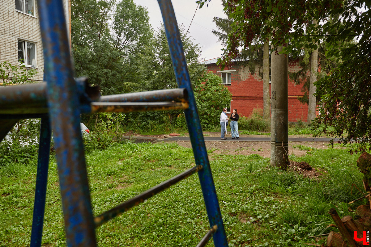 Юлия Лобова знает Пиганово от и до. Она приехала сюда с Урала в четырехлетнем возрасте. Жила в пятиэтажке с родителями, потом построила с мужем дом, вырастила двоих детей, теперь воспитывает внуков. Городской микрорайон менялся на ее глазах. Каким он был полвека назад, владимирский искусствовед рассказала «Ключ-Медиа».