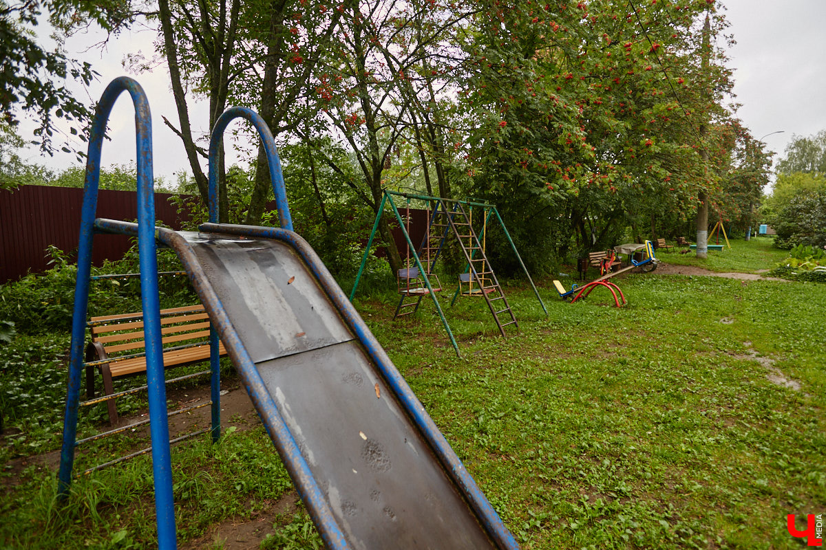 Юлия Лобова знает Пиганово от и до. Она приехала сюда с Урала в четырехлетнем возрасте. Жила в пятиэтажке с родителями, потом построила с мужем дом, вырастила двоих детей, теперь воспитывает внуков. Городской микрорайон менялся на ее глазах. Каким он был полвека назад, владимирский искусствовед рассказала «Ключ-Медиа».