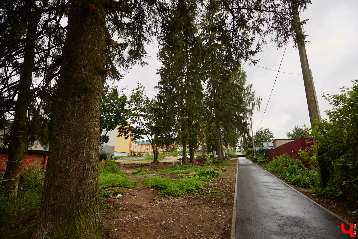 Юлия Лобова знает Пиганово от и до. Она приехала сюда с Урала в четырехлетнем возрасте. Жила в пятиэтажке с родителями, потом построила с мужем дом, вырастила двоих детей, теперь воспитывает внуков. Городской микрорайон менялся на ее глазах. Каким он был полвека назад, владимирский искусствовед рассказала «Ключ-Медиа».