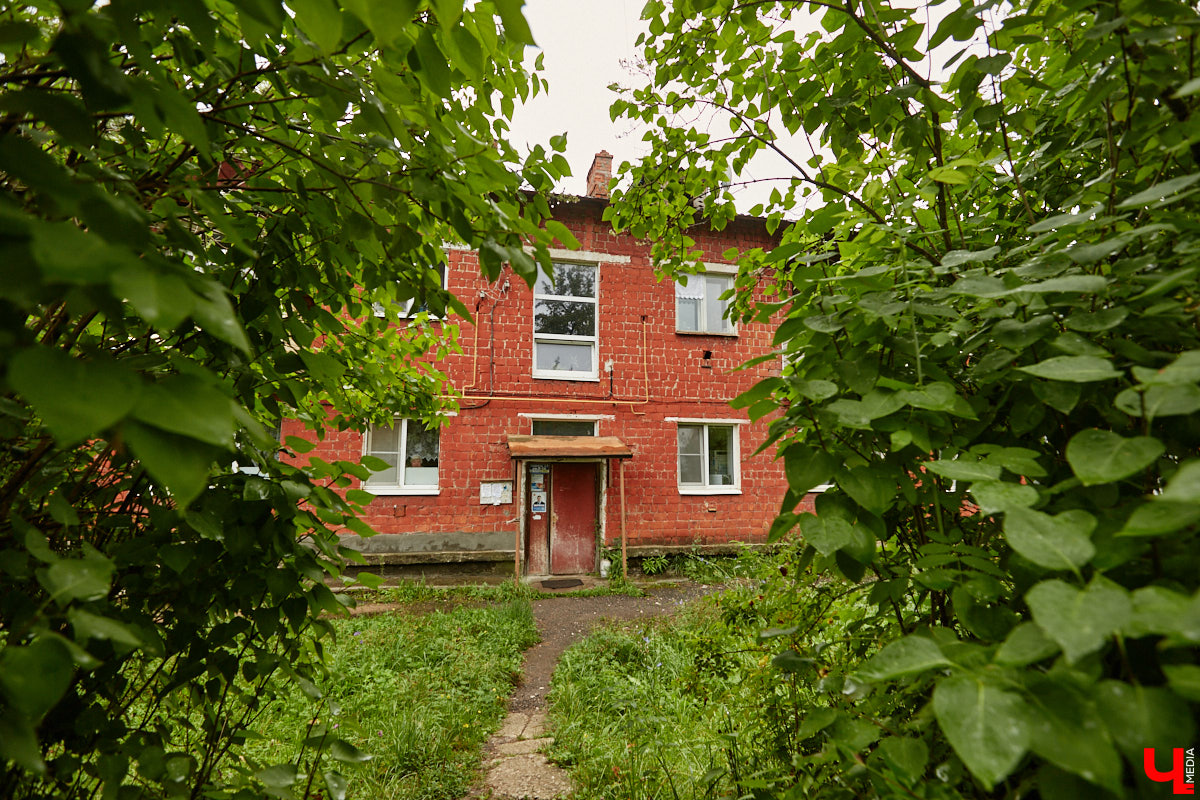 Юлия Лобова знает Пиганово от и до. Она приехала сюда с Урала в четырехлетнем возрасте. Жила в пятиэтажке с родителями, потом построила с мужем дом, вырастила двоих детей, теперь воспитывает внуков. Городской микрорайон менялся на ее глазах. Каким он был полвека назад, владимирский искусствовед рассказала «Ключ-Медиа».