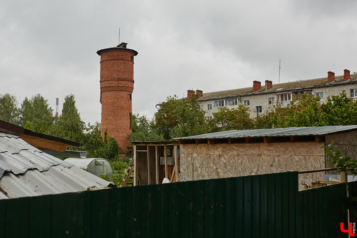 Юлия Лобова знает Пиганово от и до. Она приехала сюда с Урала в четырехлетнем возрасте. Жила в пятиэтажке с родителями, потом построила с мужем дом, вырастила двоих детей, теперь воспитывает внуков. Городской микрорайон менялся на ее глазах. Каким он был полвека назад, владимирский искусствовед рассказала «Ключ-Медиа».