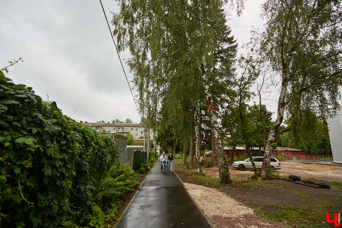 Юлия Лобова знает Пиганово от и до. Она приехала сюда с Урала в четырехлетнем возрасте. Жила в пятиэтажке с родителями, потом построила с мужем дом, вырастила двоих детей, теперь воспитывает внуков. Городской микрорайон менялся на ее глазах. Каким он был полвека назад, владимирский искусствовед рассказала «Ключ-Медиа».