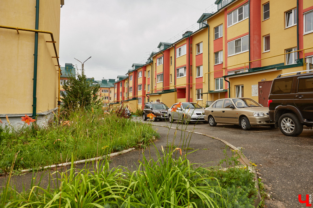 Юлия Лобова знает Пиганово от и до. Она приехала сюда с Урала в четырехлетнем возрасте. Жила в пятиэтажке с родителями, потом построила с мужем дом, вырастила двоих детей, теперь воспитывает внуков. Городской микрорайон менялся на ее глазах. Каким он был полвека назад, владимирский искусствовед рассказала «Ключ-Медиа».