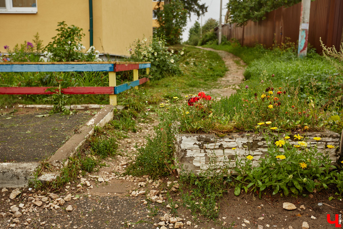 Юлия Лобова знает Пиганово от и до. Она приехала сюда с Урала в четырехлетнем возрасте. Жила в пятиэтажке с родителями, потом построила с мужем дом, вырастила двоих детей, теперь воспитывает внуков. Городской микрорайон менялся на ее глазах. Каким он был полвека назад, владимирский искусствовед рассказала «Ключ-Медиа».