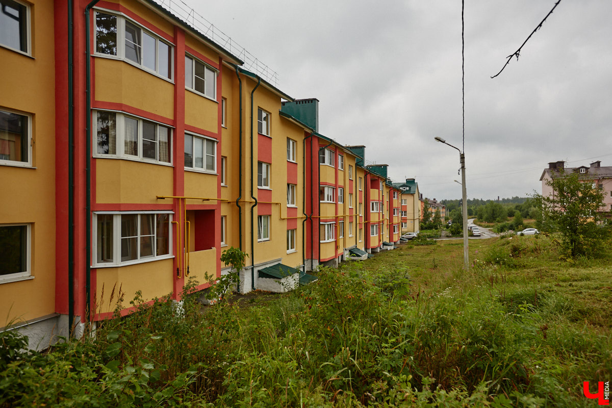 Юлия Лобова знает Пиганово от и до. Она приехала сюда с Урала в четырехлетнем возрасте. Жила в пятиэтажке с родителями, потом построила с мужем дом, вырастила двоих детей, теперь воспитывает внуков. Городской микрорайон менялся на ее глазах. Каким он был полвека назад, владимирский искусствовед рассказала «Ключ-Медиа».