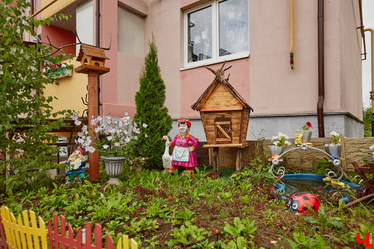 Юлия Лобова знает Пиганово от и до. Она приехала сюда с Урала в четырехлетнем возрасте. Жила в пятиэтажке с родителями, потом построила с мужем дом, вырастила двоих детей, теперь воспитывает внуков. Городской микрорайон менялся на ее глазах. Каким он был полвека назад, владимирский искусствовед рассказала «Ключ-Медиа».