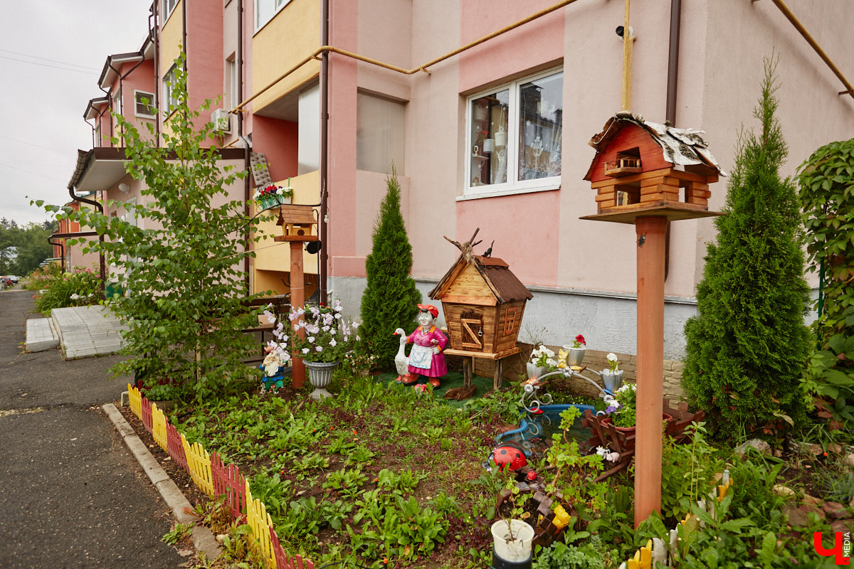 Юлия Лобова знает Пиганово от и до. Она приехала сюда с Урала в четырехлетнем возрасте. Жила в пятиэтажке с родителями, потом построила с мужем дом, вырастила двоих детей, теперь воспитывает внуков. Городской микрорайон менялся на ее глазах. Каким он был полвека назад, владимирский искусствовед рассказала «Ключ-Медиа».