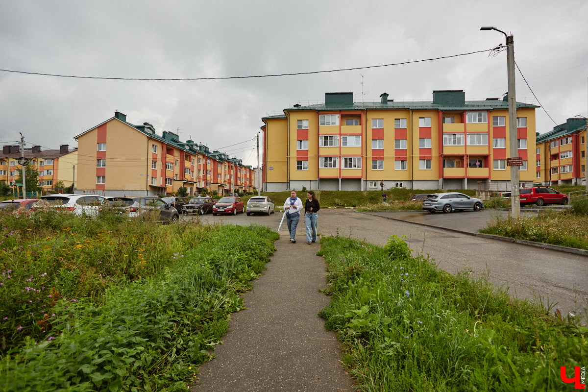 Юлия Лобова знает Пиганово от и до. Она приехала сюда с Урала в четырехлетнем возрасте. Жила в пятиэтажке с родителями, потом построила с мужем дом, вырастила двоих детей, теперь воспитывает внуков. Городской микрорайон менялся на ее глазах. Каким он был полвека назад, владимирский искусствовед рассказала «Ключ-Медиа».