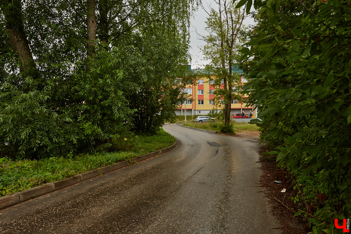 Юлия Лобова знает Пиганово от и до. Она приехала сюда с Урала в четырехлетнем возрасте. Жила в пятиэтажке с родителями, потом построила с мужем дом, вырастила двоих детей, теперь воспитывает внуков. Городской микрорайон менялся на ее глазах. Каким он был полвека назад, владимирский искусствовед рассказала «Ключ-Медиа».