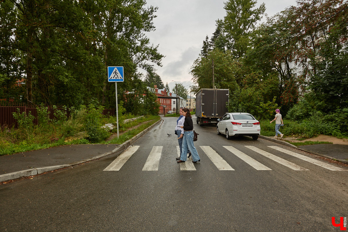 Юлия Лобова знает Пиганово от и до. Она приехала сюда с Урала в четырехлетнем возрасте. Жила в пятиэтажке с родителями, потом построила с мужем дом, вырастила двоих детей, теперь воспитывает внуков. Городской микрорайон менялся на ее глазах. Каким он был полвека назад, владимирский искусствовед рассказала «Ключ-Медиа».