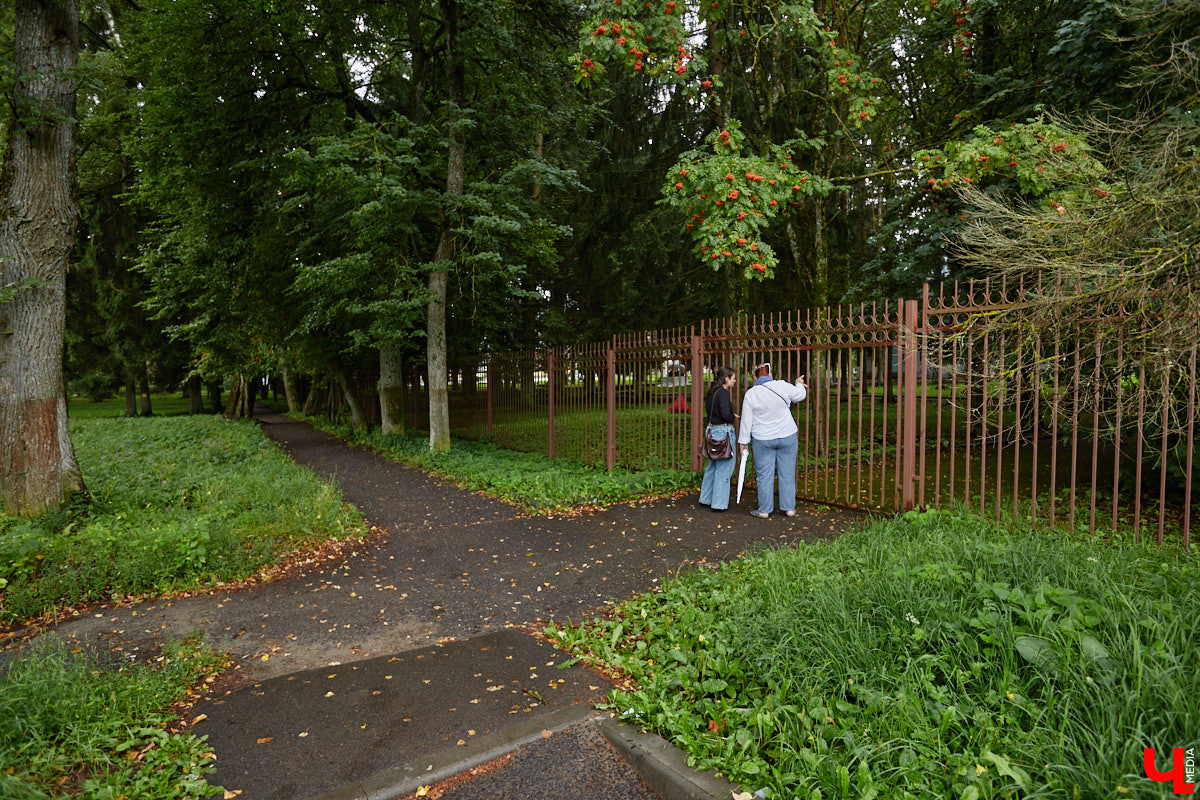Юлия Лобова знает Пиганово от и до. Она приехала сюда с Урала в четырехлетнем возрасте. Жила в пятиэтажке с родителями, потом построила с мужем дом, вырастила двоих детей, теперь воспитывает внуков. Городской микрорайон менялся на ее глазах. Каким он был полвека назад, владимирский искусствовед рассказала «Ключ-Медиа».