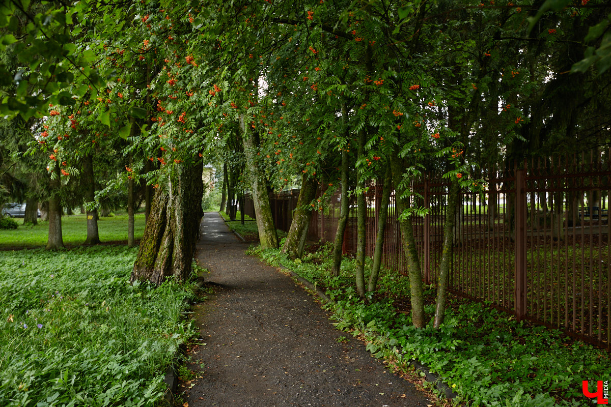 Юлия Лобова знает Пиганово от и до. Она приехала сюда с Урала в четырехлетнем возрасте. Жила в пятиэтажке с родителями, потом построила с мужем дом, вырастила двоих детей, теперь воспитывает внуков. Городской микрорайон менялся на ее глазах. Каким он был полвека назад, владимирский искусствовед рассказала «Ключ-Медиа».