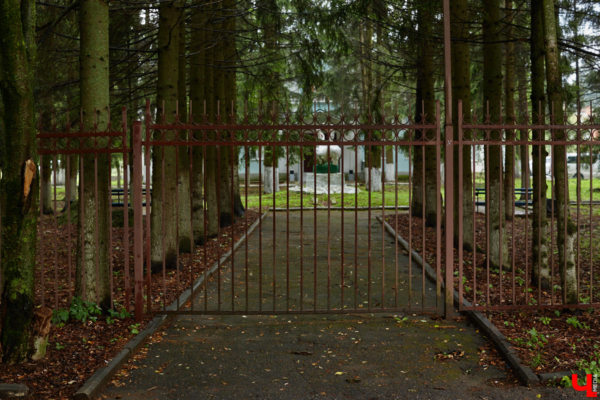 Юлия Лобова знает Пиганово от и до. Она приехала сюда с Урала в четырехлетнем возрасте. Жила в пятиэтажке с родителями, потом построила с мужем дом, вырастила двоих детей, теперь воспитывает внуков. Городской микрорайон менялся на ее глазах. Каким он был полвека назад, владимирский искусствовед рассказала «Ключ-Медиа».