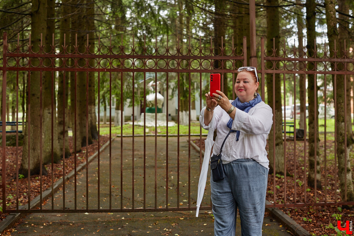 Юлия Лобова знает Пиганово от и до. Она приехала сюда с Урала в четырехлетнем возрасте. Жила в пятиэтажке с родителями, потом построила с мужем дом, вырастила двоих детей, теперь воспитывает внуков. Городской микрорайон менялся на ее глазах. Каким он был полвека назад, владимирский искусствовед рассказала «Ключ-Медиа».