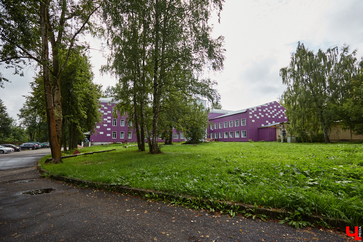 Юлия Лобова знает Пиганово от и до. Она приехала сюда с Урала в четырехлетнем возрасте. Жила в пятиэтажке с родителями, потом построила с мужем дом, вырастила двоих детей, теперь воспитывает внуков. Городской микрорайон менялся на ее глазах. Каким он был полвека назад, владимирский искусствовед рассказала «Ключ-Медиа».