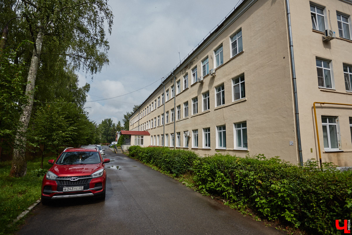 Юлия Лобова знает Пиганово от и до. Она приехала сюда с Урала в четырехлетнем возрасте. Жила в пятиэтажке с родителями, потом построила с мужем дом, вырастила двоих детей, теперь воспитывает внуков. Городской микрорайон менялся на ее глазах. Каким он был полвека назад, владимирский искусствовед рассказала «Ключ-Медиа».