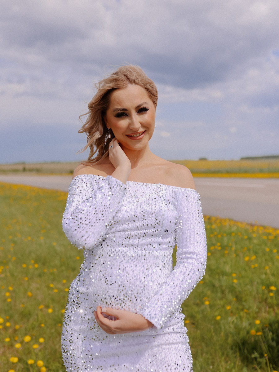 Новость о появлении ребенка заставляет родителей летать от счастья. Видимо, поэтому Анна Яхаева из Гусь-Хрустального и ее муж решили провести небесное гендер-пати. Кто-то узнаёт пол будущего ребенка, разрезая торт с соответствующей начинкой, наши же герои в преддверии радостного события устроили шоу под облаками.