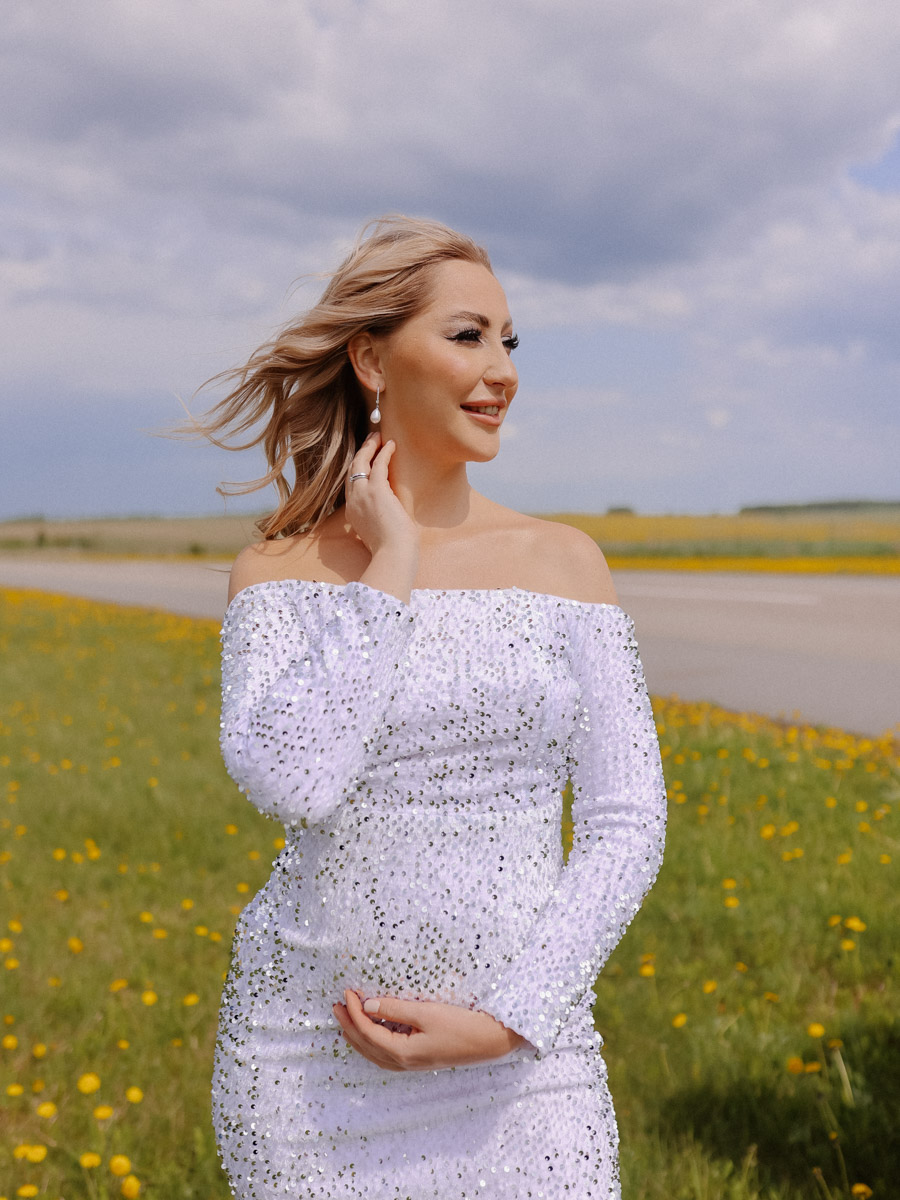 Новость о появлении ребенка заставляет родителей летать от счастья. Видимо, поэтому Анна Яхаева из Гусь-Хрустального и ее муж решили провести небесное гендер-пати. Кто-то узнаёт пол будущего ребенка, разрезая торт с соответствующей начинкой, наши же герои в преддверии радостного события устроили шоу под облаками.