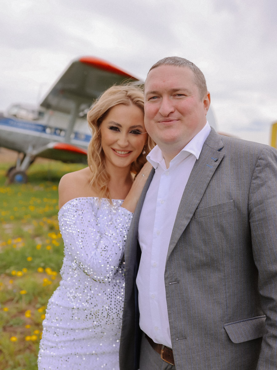 Новость о появлении ребенка заставляет родителей летать от счастья. Видимо, поэтому Анна Яхаева из Гусь-Хрустального и ее муж решили провести небесное гендер-пати. Кто-то узнаёт пол будущего ребенка, разрезая торт с соответствующей начинкой, наши же герои в преддверии радостного события устроили шоу под облаками.