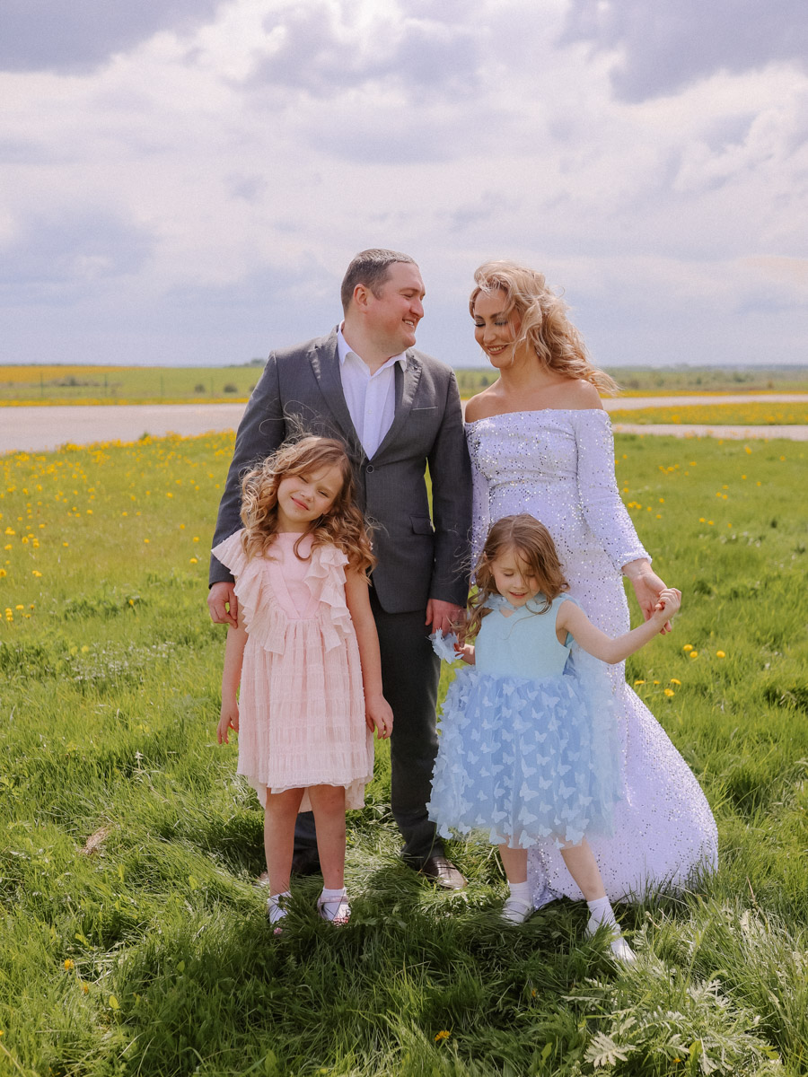 Новость о появлении ребенка заставляет родителей летать от счастья. Видимо, поэтому Анна Яхаева из Гусь-Хрустального и ее муж решили провести небесное гендер-пати. Кто-то узнаёт пол будущего ребенка, разрезая торт с соответствующей начинкой, наши же герои в преддверии радостного события устроили шоу под облаками.