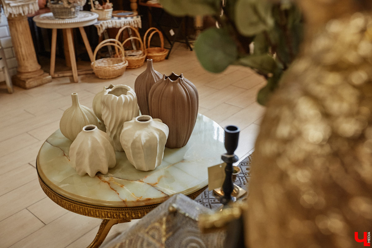 В день рождения принято дарить цветы, но владимирский бренд «Флора центр» ломает стереотипы. Сети салонов исполнилось 20 лет, и за это время она научилась сама собирать букеты под любой запрос. В честь знаменательной даты предлагаем вспомнить самые яркие вехи проекта.