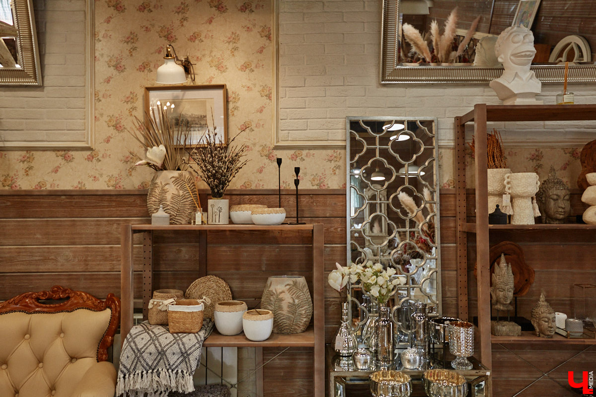 В день рождения принято дарить цветы, но владимирский бренд «Флора центр» ломает стереотипы. Сети салонов исполнилось 20 лет, и за это время она научилась сама собирать букеты под любой запрос. В честь знаменательной даты предлагаем вспомнить самые яркие вехи проекта.