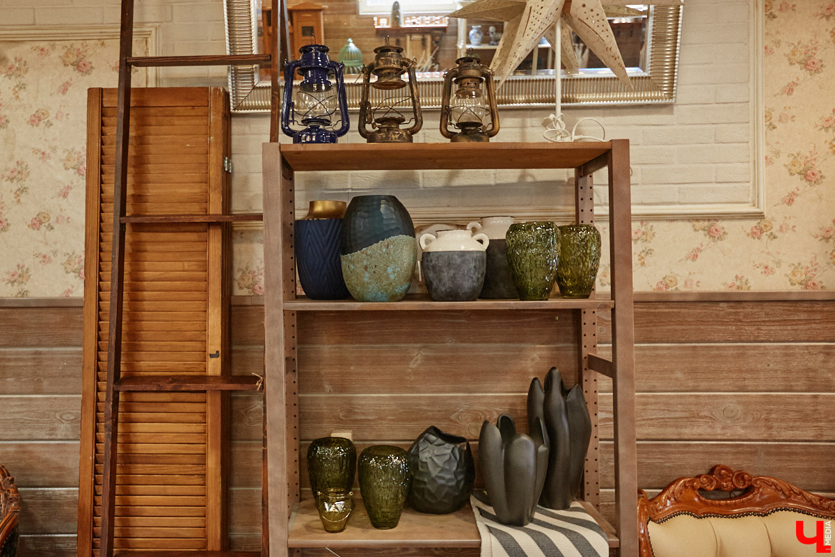 В день рождения принято дарить цветы, но владимирский бренд «Флора центр» ломает стереотипы. Сети салонов исполнилось 20 лет, и за это время она научилась сама собирать букеты под любой запрос. В честь знаменательной даты предлагаем вспомнить самые яркие вехи проекта.