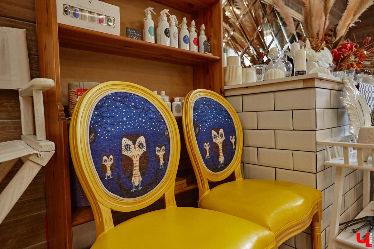 В день рождения принято дарить цветы, но владимирский бренд «Флора центр» ломает стереотипы. Сети салонов исполнилось 20 лет, и за это время она научилась сама собирать букеты под любой запрос. В честь знаменательной даты предлагаем вспомнить самые яркие вехи проекта.