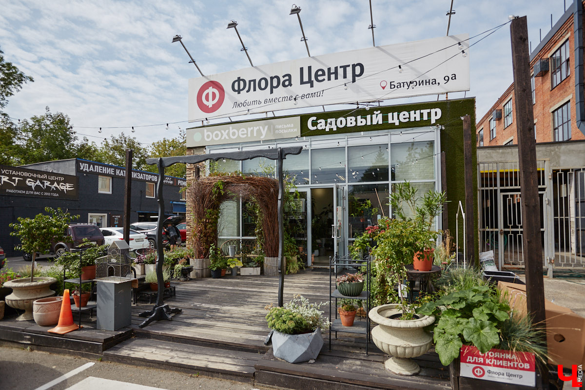 В день рождения принято дарить цветы, но владимирский бренд «Флора центр» ломает стереотипы. Сети салонов исполнилось 20 лет, и за это время она научилась сама собирать букеты под любой запрос. В честь знаменательной даты предлагаем вспомнить самые яркие вехи проекта.