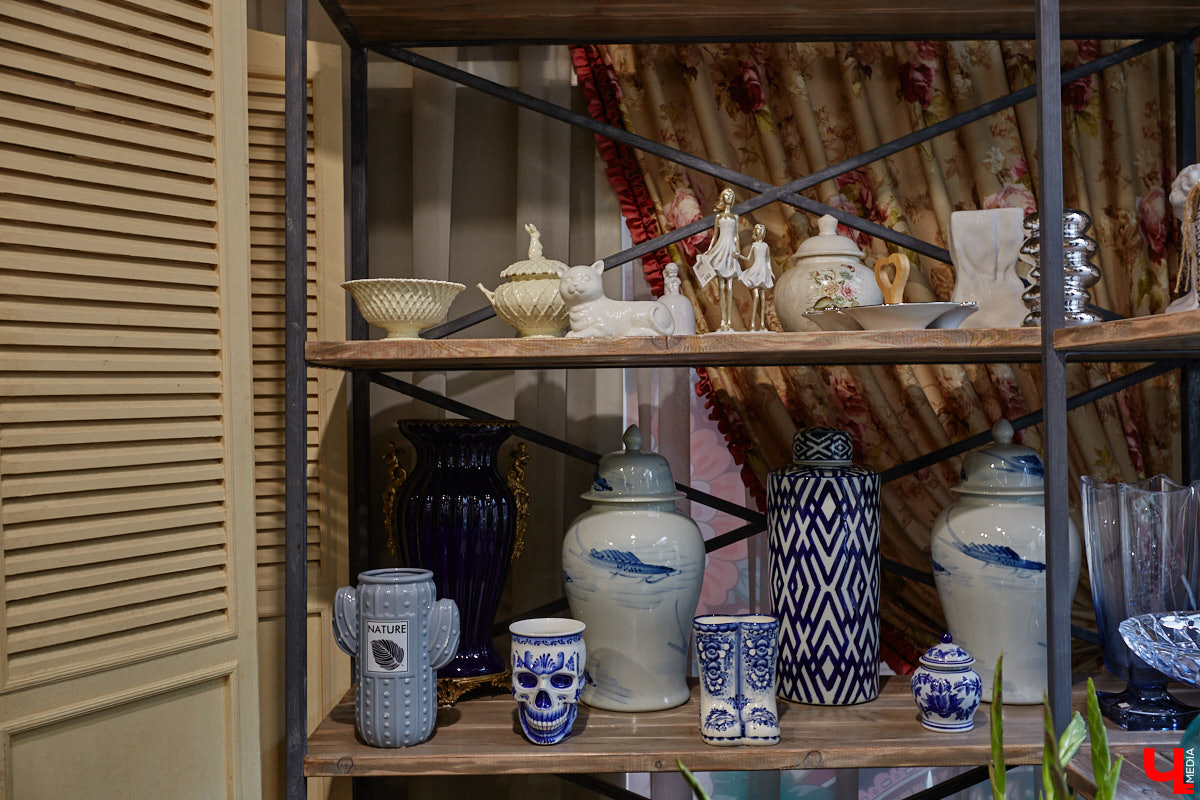 В день рождения принято дарить цветы, но владимирский бренд «Флора центр» ломает стереотипы. Сети салонов исполнилось 20 лет, и за это время она научилась сама собирать букеты под любой запрос. В честь знаменательной даты предлагаем вспомнить самые яркие вехи проекта.