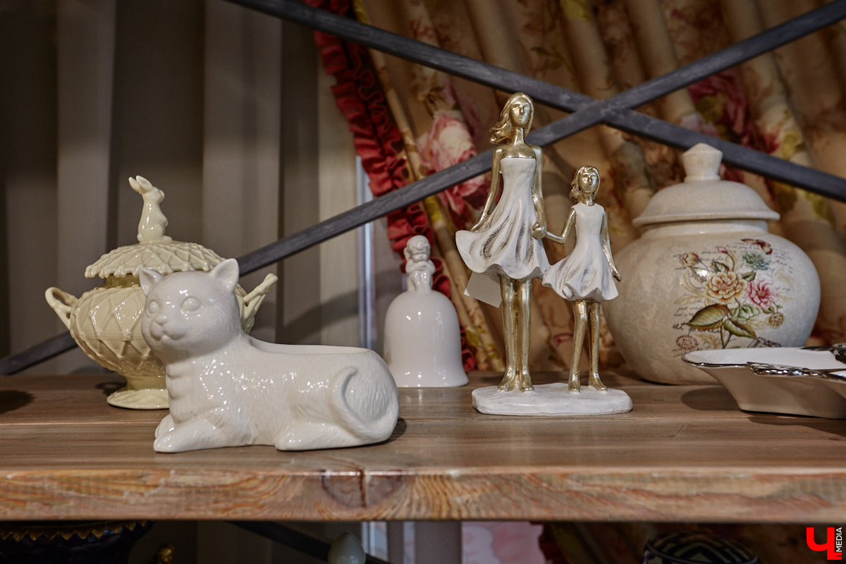 В день рождения принято дарить цветы, но владимирский бренд «Флора центр» ломает стереотипы. Сети салонов исполнилось 20 лет, и за это время она научилась сама собирать букеты под любой запрос. В честь знаменательной даты предлагаем вспомнить самые яркие вехи проекта.