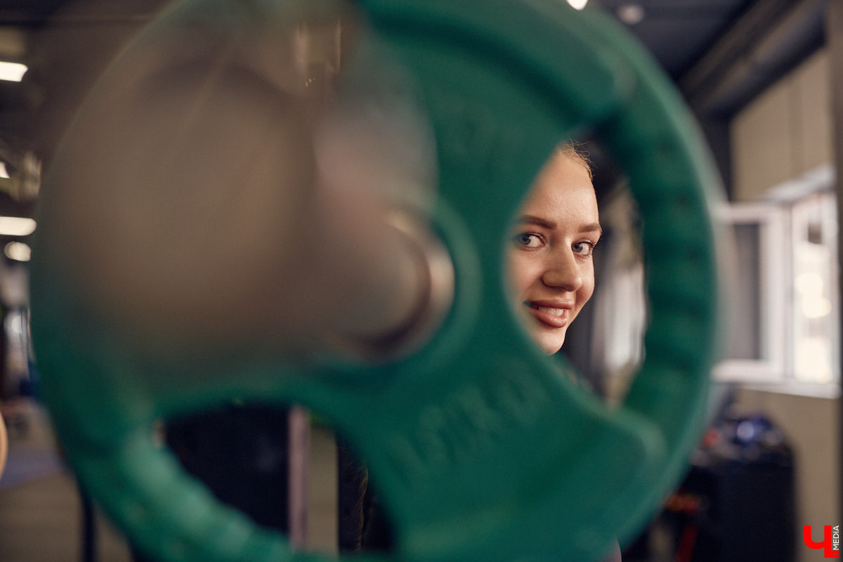 Спорт меняет людей, причем не только внешне. Вместе с кубиками появляется уверенность в себе. Фитнес-тренер из Меленок Настя Широких знает об этом не понаслышке. Благодаря залу она поборола комплексы, о чем честно, без прикрас рассказала «Ключ-Медиа».