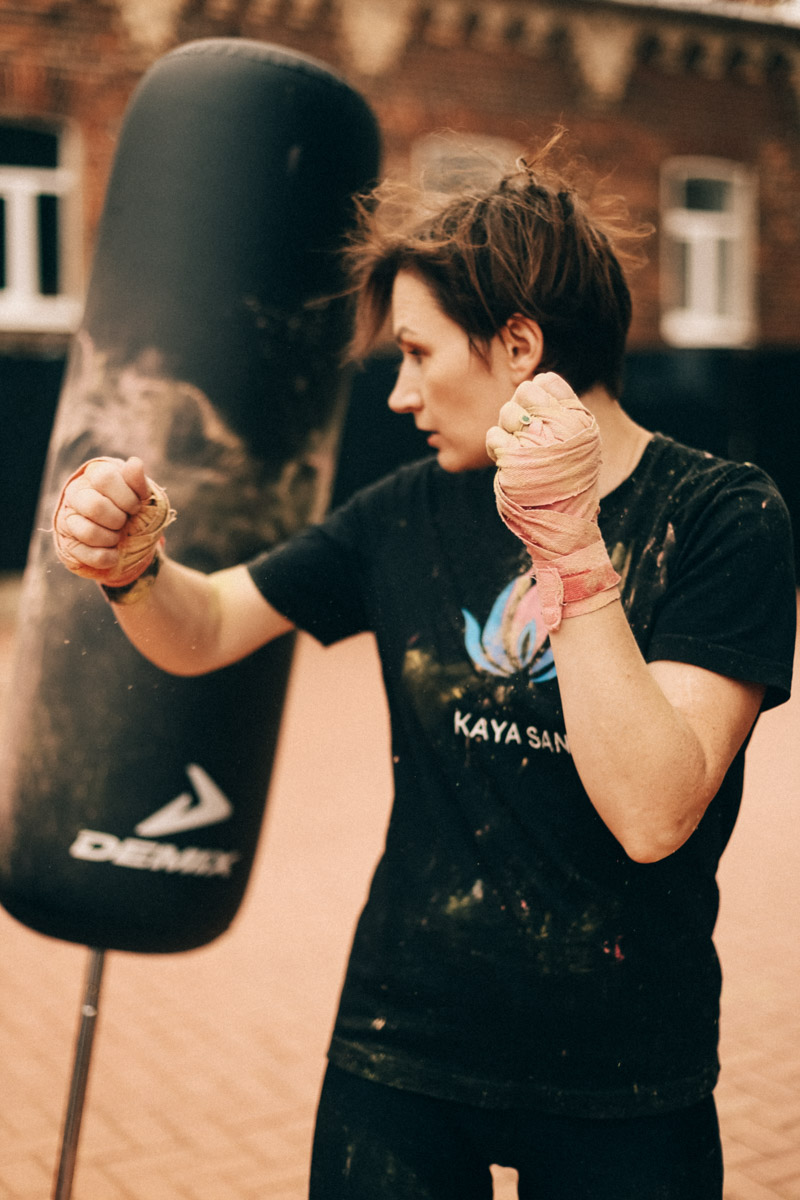 Нарисовать картину могут если не все, то большинство. А вот создать настоящий шедевр суждено не каждому. Но если очень хочется, то помочь с этой затеей могут иммерсивные художники. Один из арт-экспериментов они устроили и на прошедших выходных на территории гастромаркета «Рынок на Студеной».